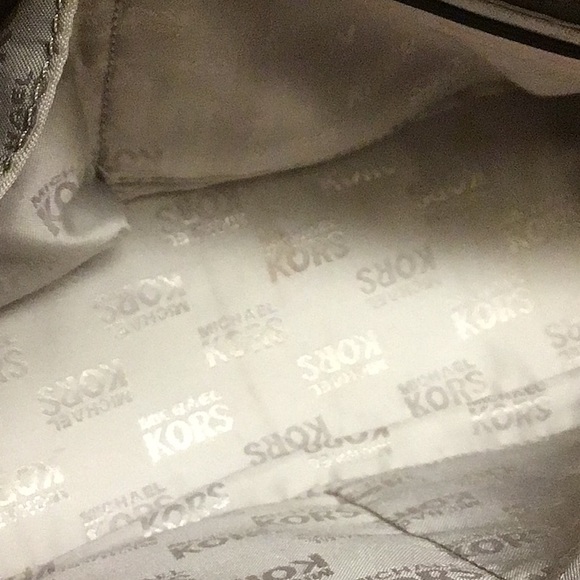 Michael Kors Ellis Studded Crossbody Bag🌸🌷🌸 - Picture 13 of 14